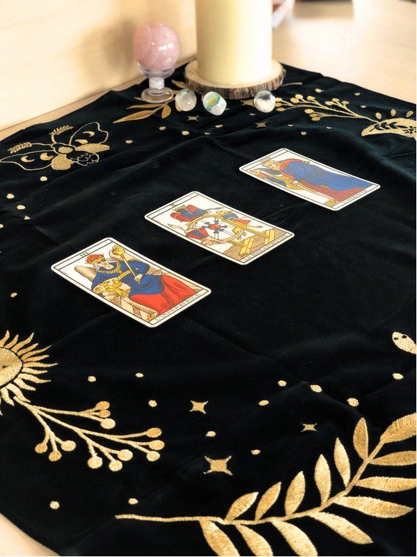 Nappe tirage tarot velours – Broderie dorée 60x60 – Image 2