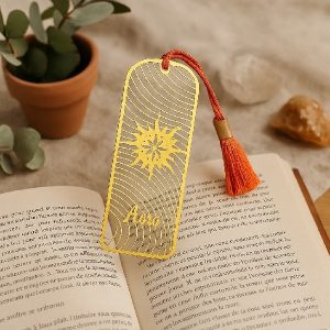 Marque-page doré Aura Positive orné de soleils et d’étoiles, symbole d’énergie lumineuse, de joie et de vitalité, accessoire de lecture spirituel et inspirant, idée cadeau zen et bien-être pour lectrice