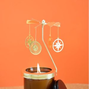 Carrousel pour bougie Aura Positive Omsaé doré, orné de soleils et d’étoiles, décoration zen et spirituelle diffusant lumière, joie et énergie bienveillante dans la maison