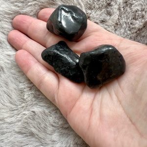Pierre roulée Shungite  Protection Ancrage / 10-20gr